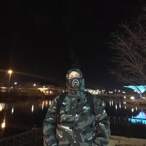 Meet your Posher, Chris